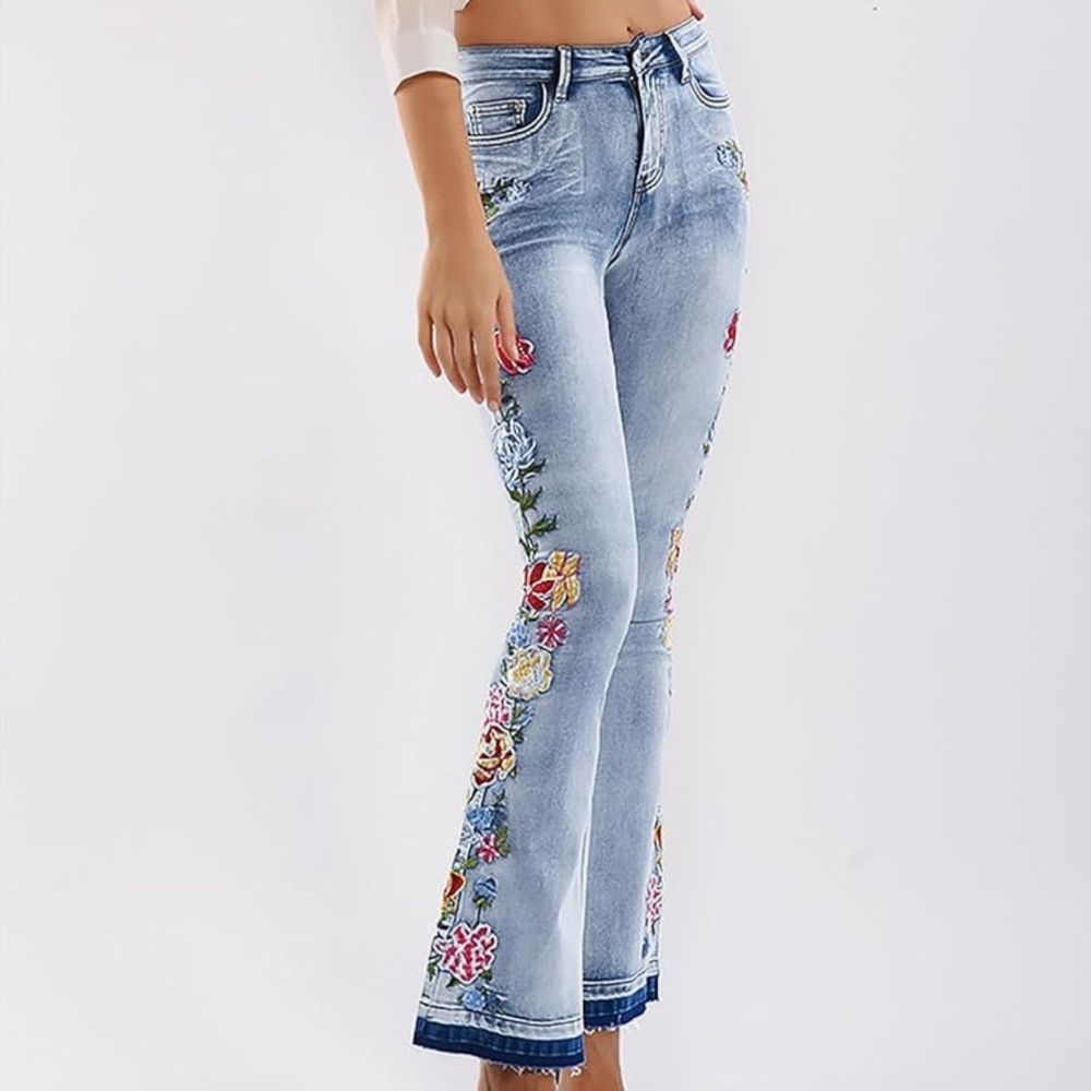NWOT ThCreasa Embroidered Bell Bottom Jeans